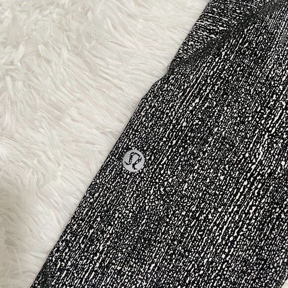 Women Lululemon Tight Stuff Tight II (25") Salt Alpine White Black Size 6 - Picture 10 of 12